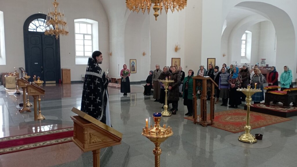 Благовещенский собор в Харькове ночью