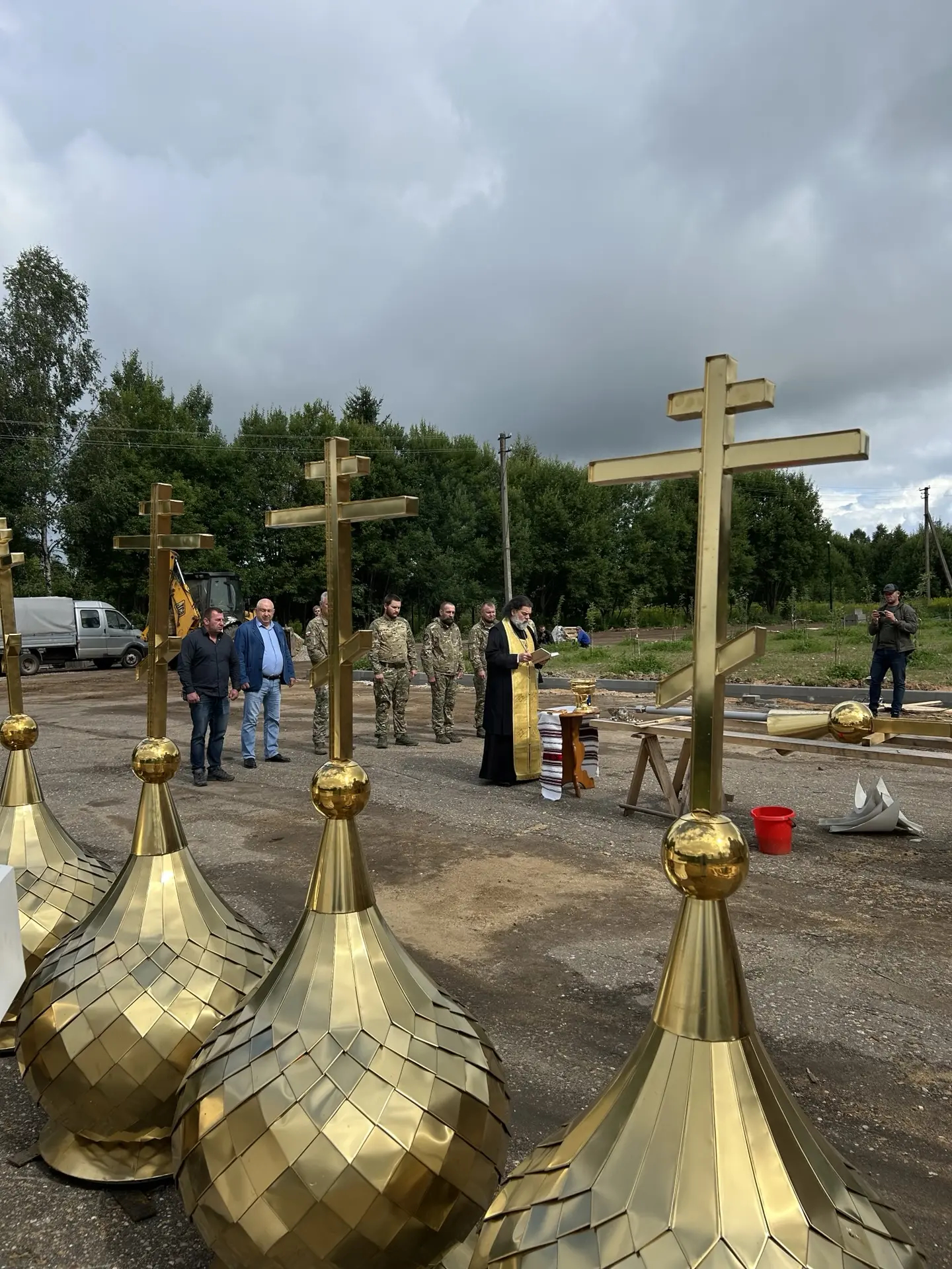 Освящение куполов и крестов строящегося храма в Самуйлово
