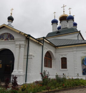 В праздник Преображения Господня Архипастырь совершил Божественную литургию в храме Преображения Господня г. Вязьмы.