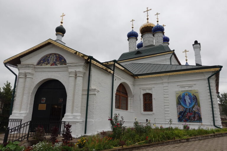 В праздник Преображения Господня Архипастырь совершил Божественную литургию в храме Преображения Господня г. Вязьмы.