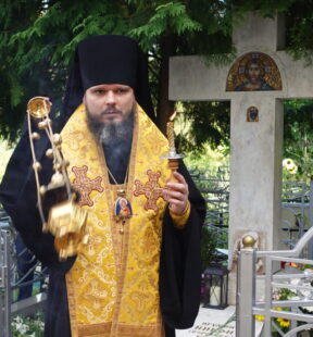 Епископ Алексий совершил Литургию в день памяти игумена Никона (Воробьёва)